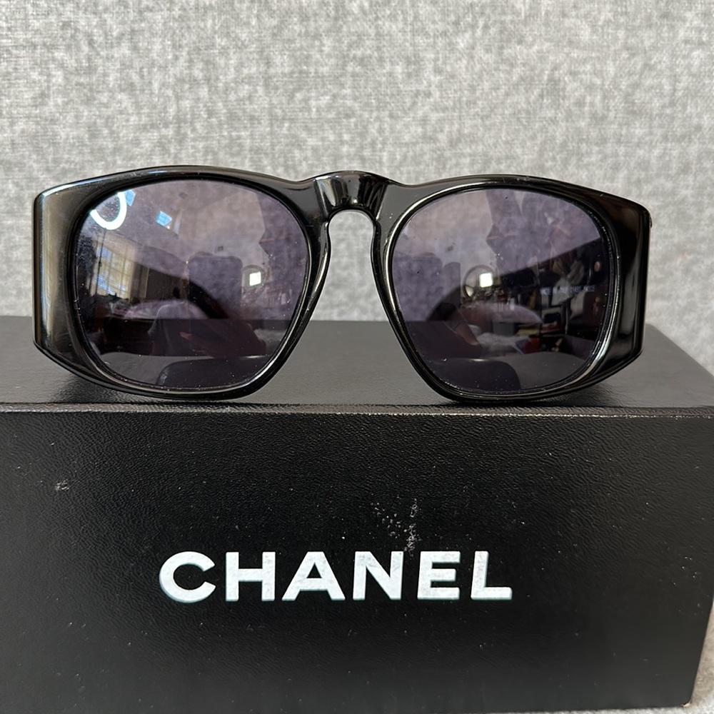 Chanel vintage sunglasses - Picture 7 of 16